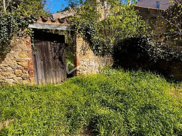 Terrain constructible dans le centre de montfort-sur-argens