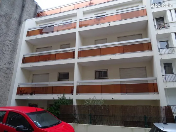 Grand appartement f2 meuble dans le centre de cambrai avec terrasse, balcon, cave et stationnement