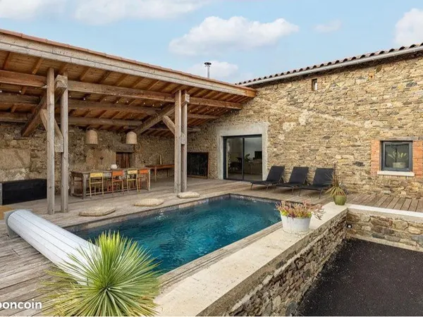 Grange rénovée de 208 m², piscine chauffée