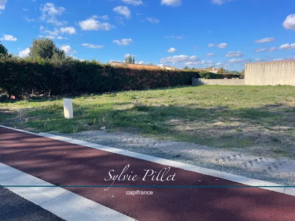 Terrain à vendre de 588,00 m² PUYRAVAULT (85)