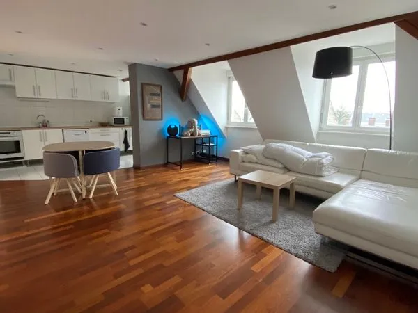 Charmant DUPLEX 3 pièces en dernier étage, Avenue de la Forêt-Noire (89 m² hab. / 108 m² au sol)