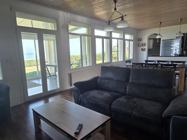 Front de mer ! Appartement 3 pièces avec terrasse fermée