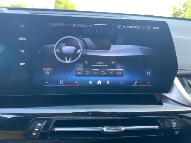 Bmw X1 iedrive20 204ch xline — photo 24