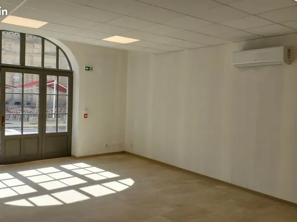 Local commercial ou professionnel à louer 42m²