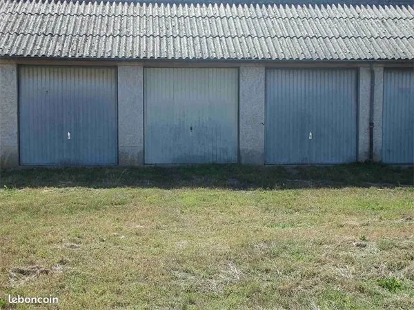 Garage/box 15 m² Biars Sur Cere