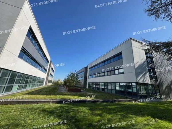 À LOUER - BUREAUX - 5 438 M² - SAINT HERBLAIN