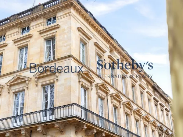 BORDEAUX HYPER-CENTRE - APPARTEMENT 130M2 - PARKING ATTENANT - ASCENSEUR