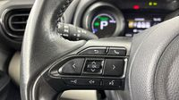 Toyota Yaris 116h Iconic 5p — photo 24