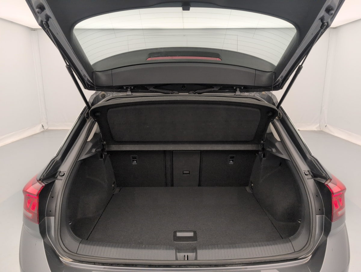 Volkswagen T-Roc — photo 11
