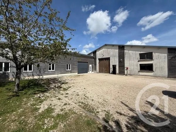 Local commercial 900 m²