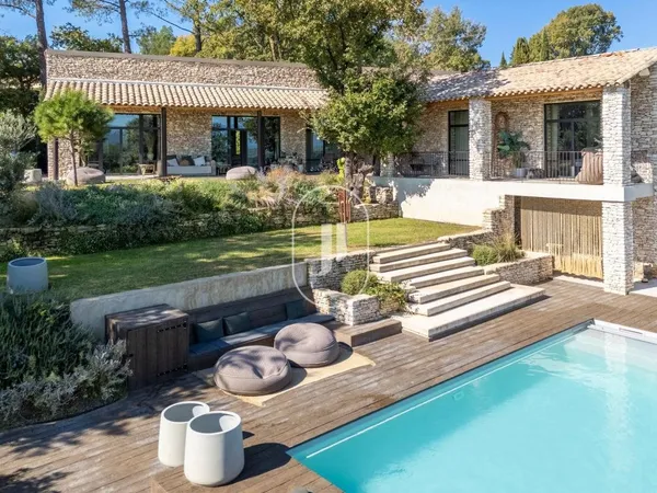 Villa contemporaine en pierre à vendre en campagne de Gordes