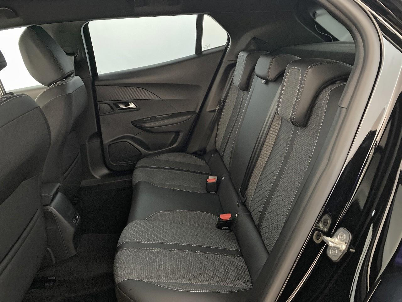 Peugeot 2008 hybrid 145 ch e-dcs6 allure — photo 10