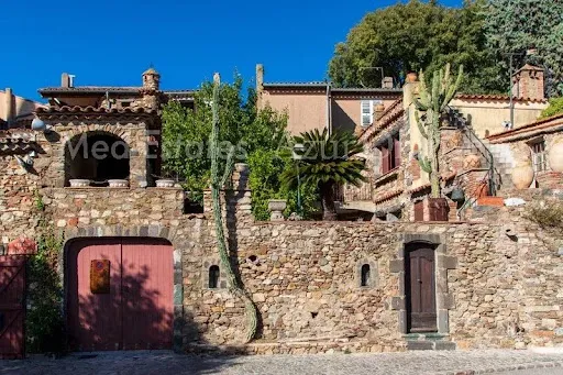 Propriété 402 m²