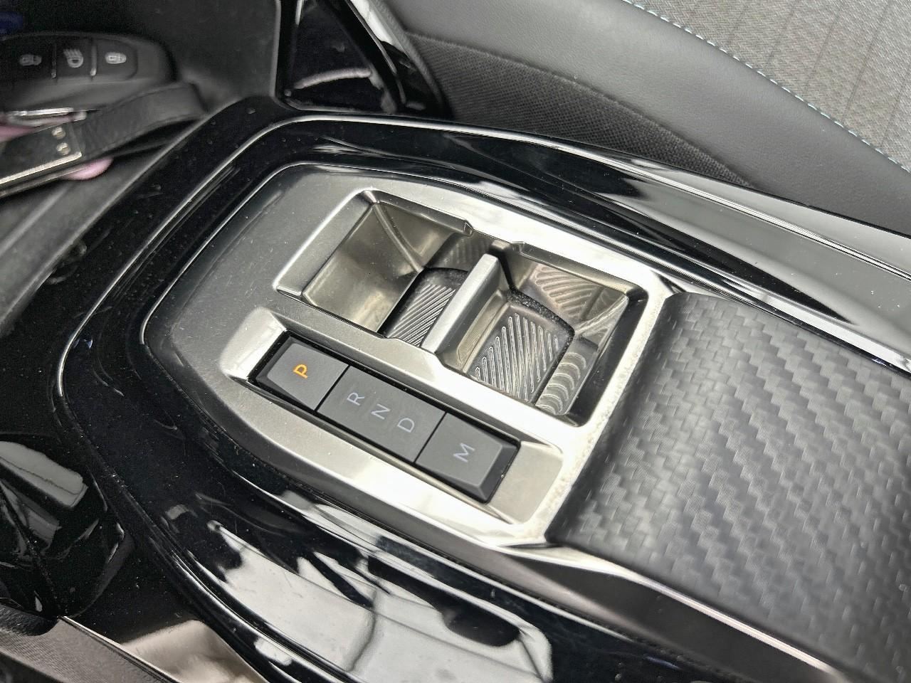 Peugeot 2008 puretech 130 s&s eat8 allure pack — photo 17