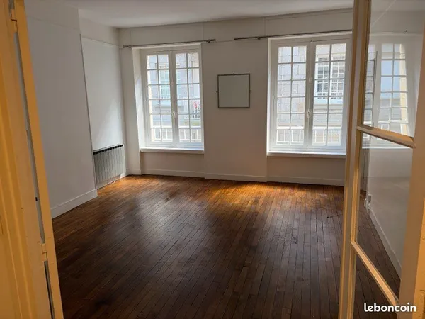 À louer - Appartement T2 de 46,39 m² situé au coeur de Saint-Malo Intra-Muros, place du Pilori