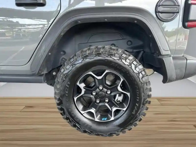 Jeep Wrangler plug-in hybrid rubicon 4xe — photo 9