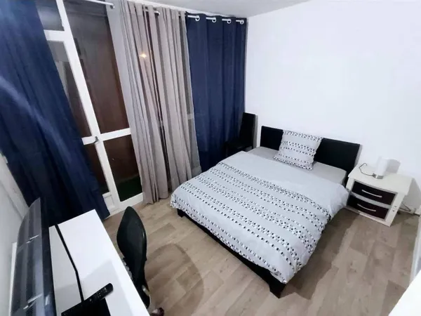Studio 1 pièce 63 m²