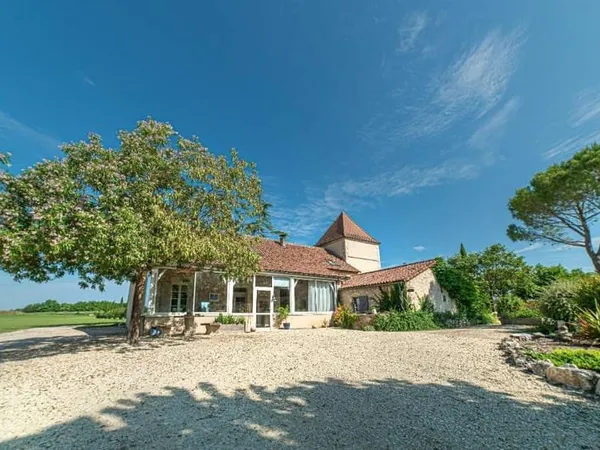 Maison 29 pièces 738 m²
