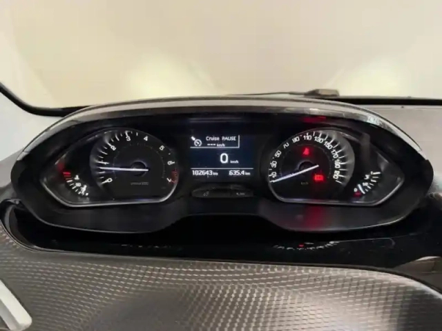 Peugeot 208 1.2  82 allure 5p gps / clim auto / régulateur — photo 12