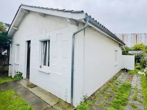 BORDEAUX-LE BOUSCAT MAISON T2 BIS AVEC JARDIN