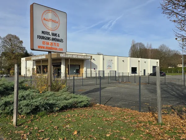 En exclusivité chez Girardi Immobilier , secteur Ronchamp , un beau local d'activité entièrement rén