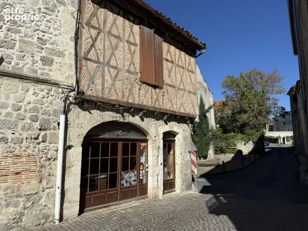 À VENDRE Immeuble en centre-ville de Mézin avec potentiel d'aménagement