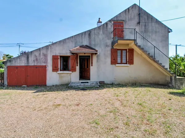 Maison avec terrain et nombreuses dépendances