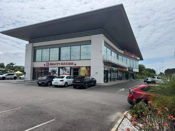 Boutique 2 pièces 153 m²