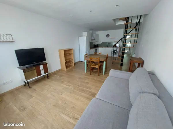 À LOUER - BELLEY CENTRE-VILLE - APPARTEMENT MEUBLÉ 58 m²
