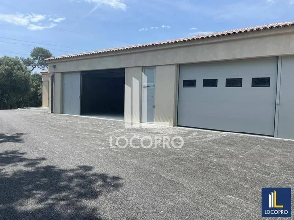 Local d'activité 827 m²