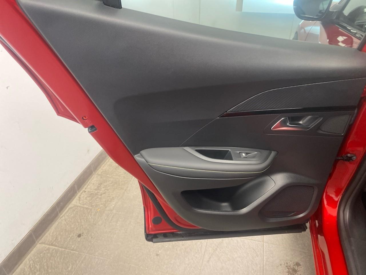Peugeot 2008 puretech 130 s&s eat8 gt — photo 20
