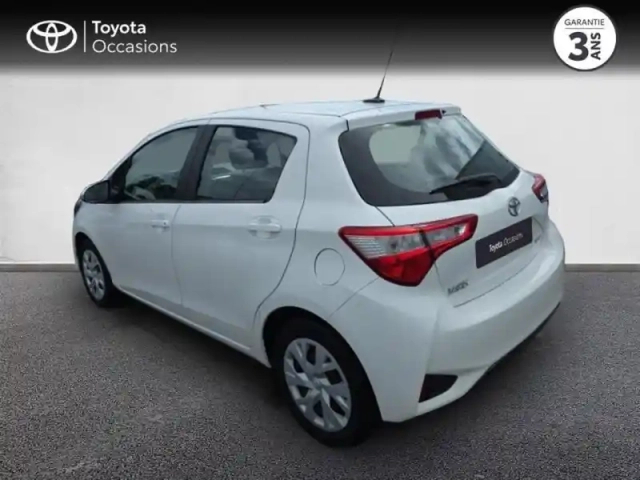Toyota Yaris 70 vvt-i ultimate 5p — photo 2