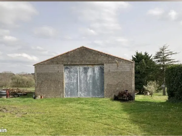 Hangar A réhabiliter