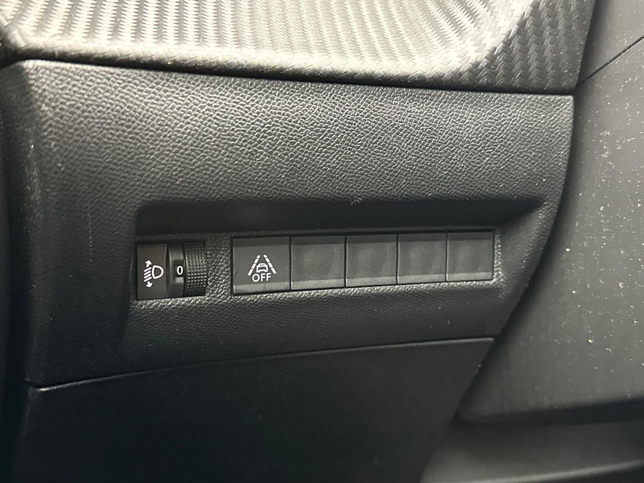 Peugeot 2008 puretech 100 s&s bvm6 style — photo 16