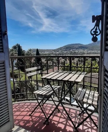 Location STUDIO HYERES