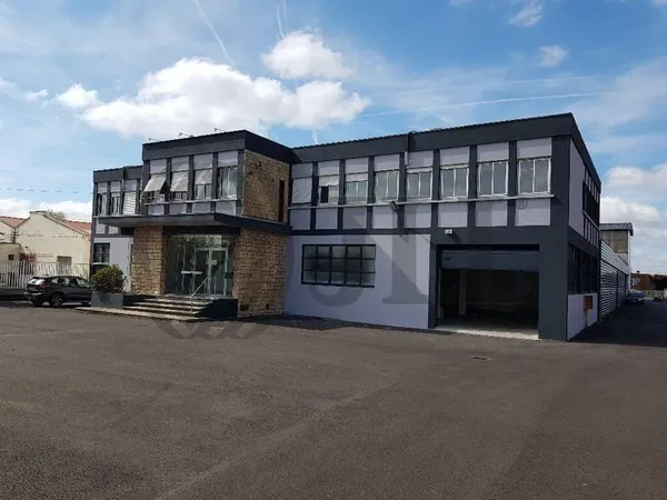 Local d'activité 2330 m²