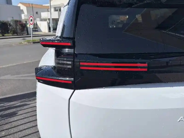 Citroën C5 Aircross hybride rechargeable 195 e-eat7 — photo 63