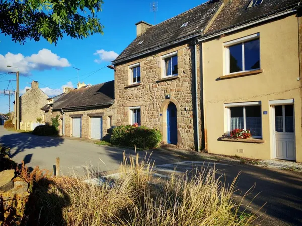 Vends maison de bourg - 133 m² - 7 pièces, 4 chambres - Lescouët-Gouarec 22570