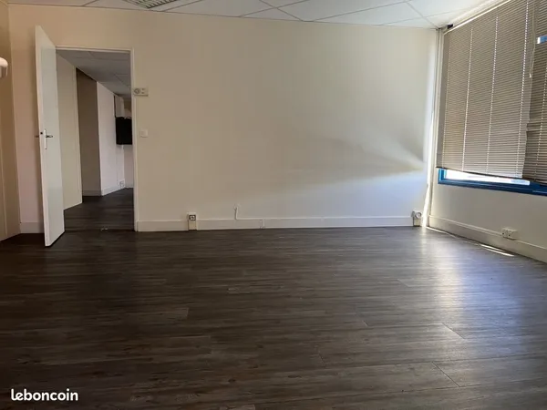 Vente - LOCAL D'ACTIVITÉ + BUREAUX - 250 m² - CROISSY-BEAUBOURG (77183)