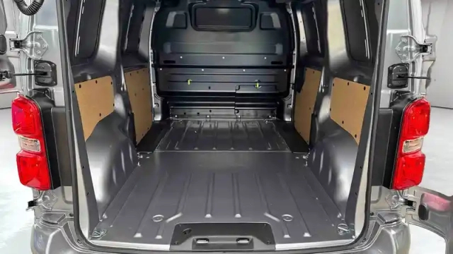 Opel Vivaro fgn sportive diesel 180 ch m automatique — photo 9