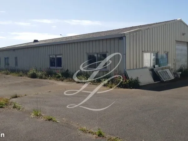 LOCAL D'ACTIVITE 375 m² PARCAY MESLAY