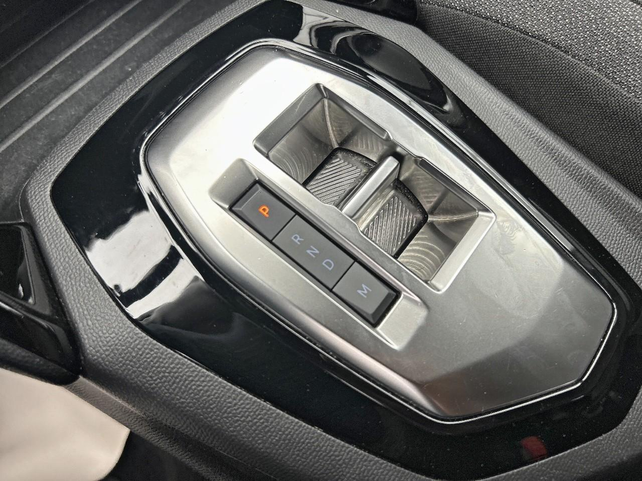 Peugeot 2008 hybrid 136 e-dcs6 style — photo 17