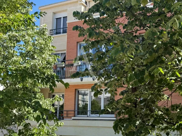 Appartement 4 pièce(s)_traversant_82m²_terrasse_parking_cave_vues dégagées