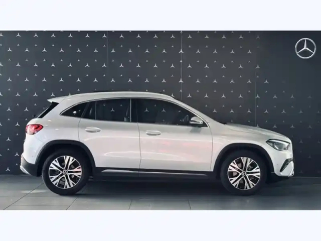 Mercedes Gla 200 progressive line — photo 7