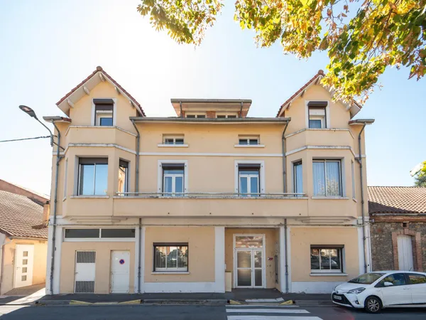 475 m². 16 chambres. 3 studios. Et surtout... une multitude de vies possibles !