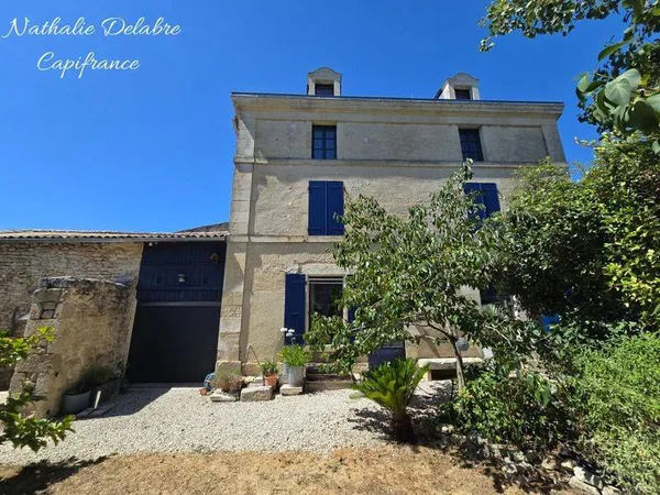 Maison 7 pièces 230 m²