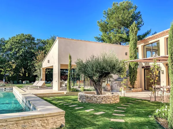 Maison et villa de prestige Location Saint-Saturnin-lès-Apt 6320€