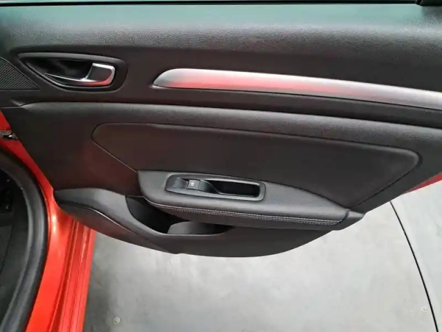 Renault Megane iv estate e-tech plug-in hybrid 160 — photo 26