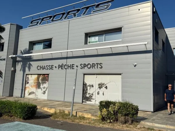 BUREAU SITUE SUR L'AVENUE DE BORGO PROCHE DE TOUTES COMMODITES 20290 BORGO