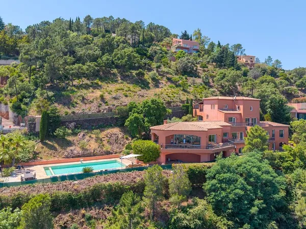 Villa 7 pièces 664 m²